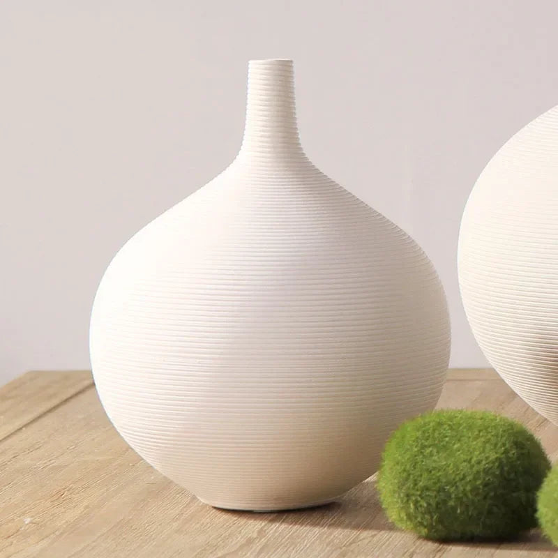 Vase Blanc en Céramique – Design Moderne et Épuré