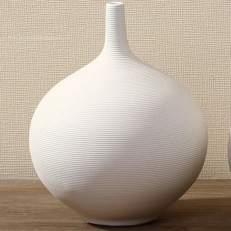 Vase Blanc en Céramique – Design Moderne et Épuré